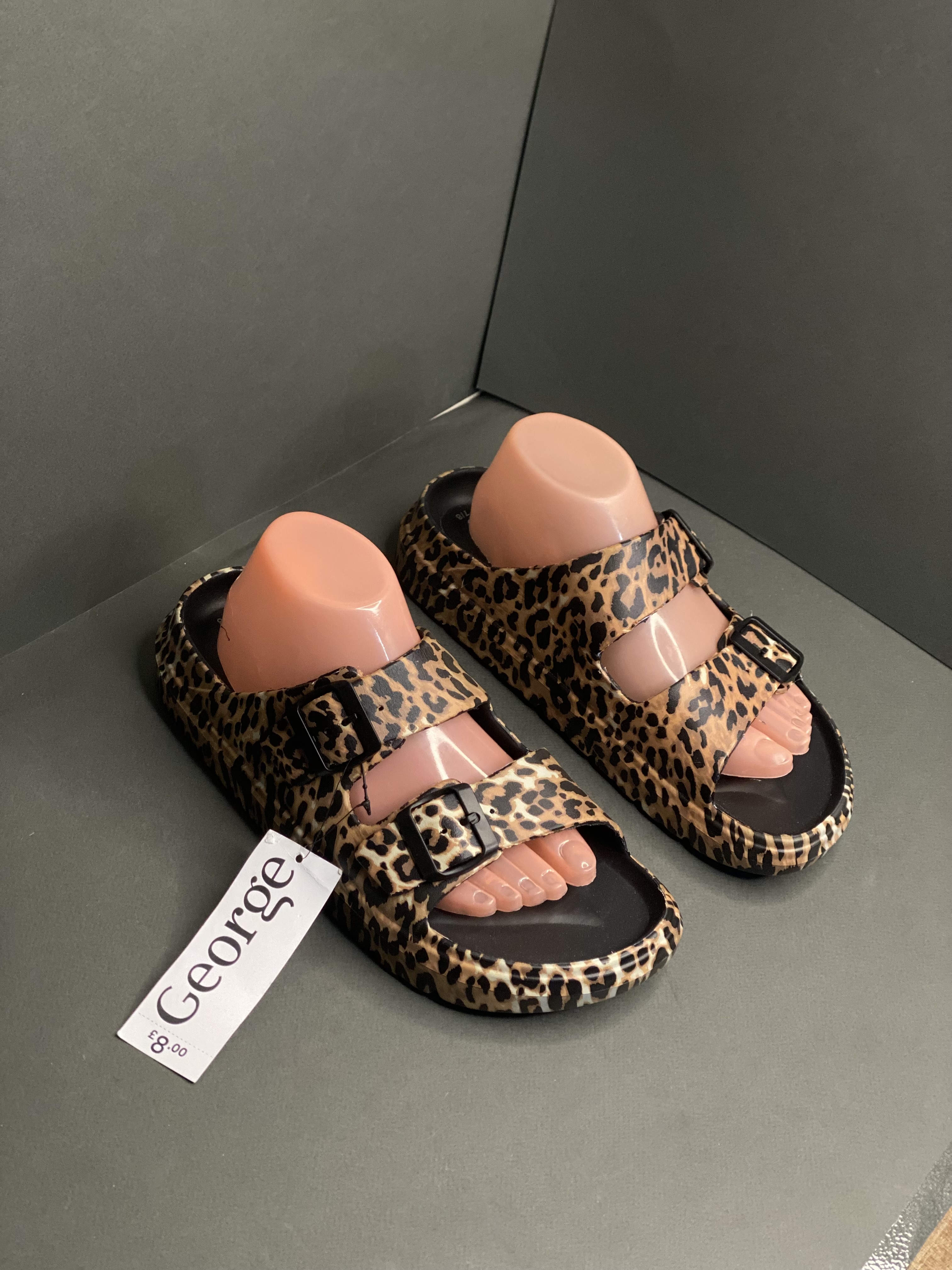 اسلیپر لژ دار طبی طرح پلنگی بند قابل تنظیم انگلیسی