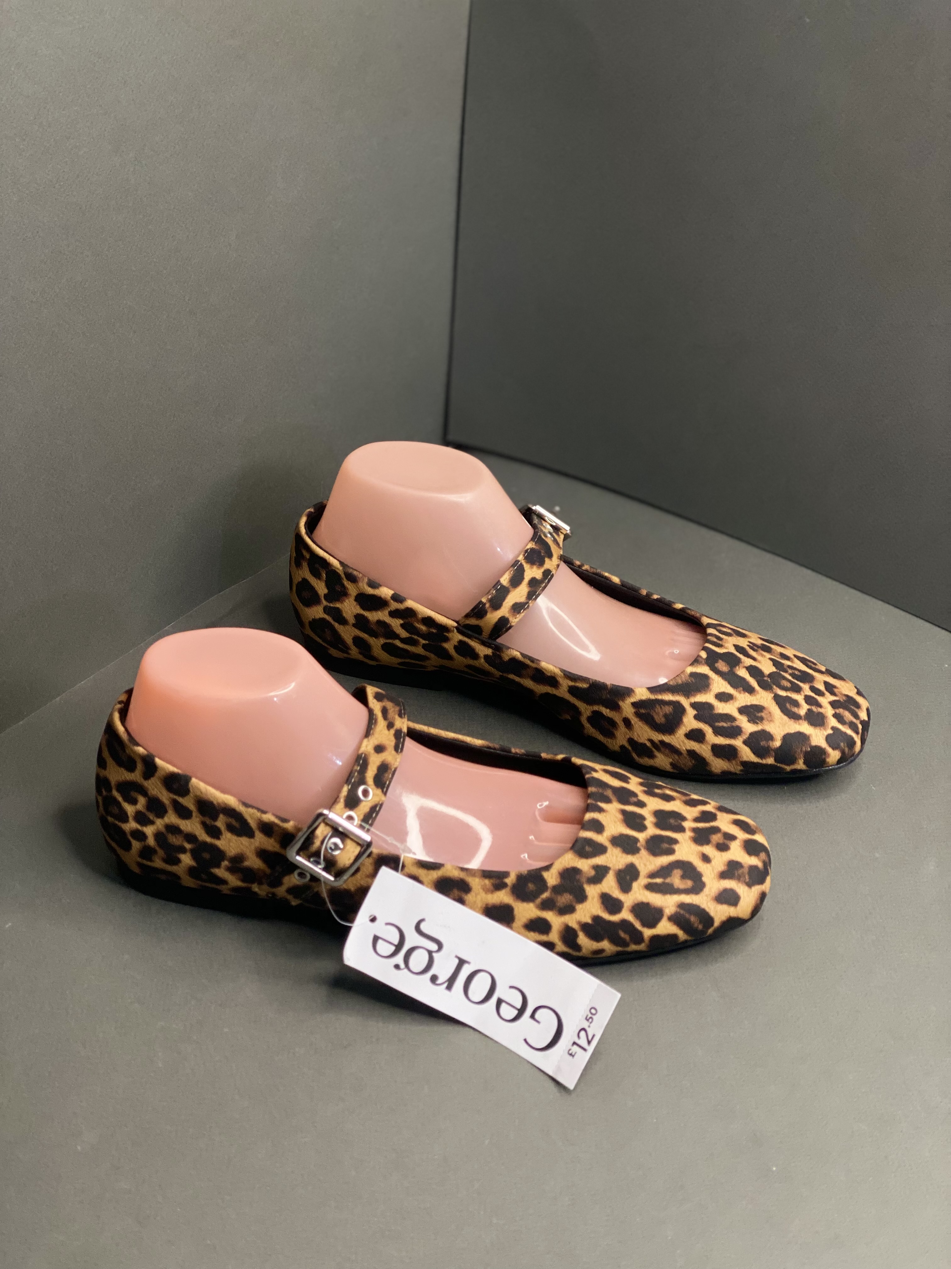 کفش عروسکی بند قابل تنظیم طرح پلنگی انگلیسی